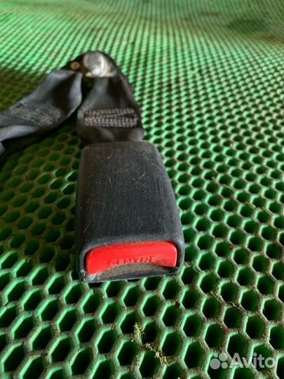 Фиксатор ремня задний левый Nissan Almera N16