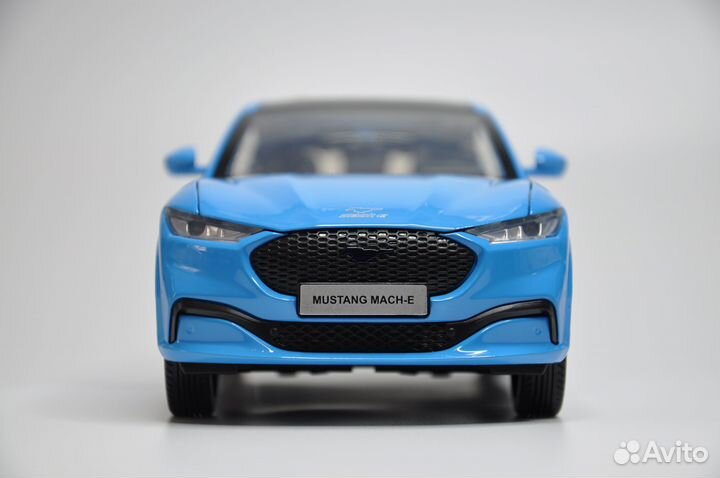 Модель автомобиля Ford Mustang Mach-E GT металл