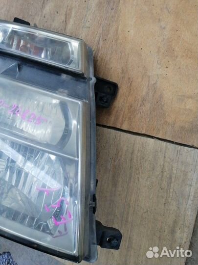 Фара передняя правая Nissan Elgrand E51