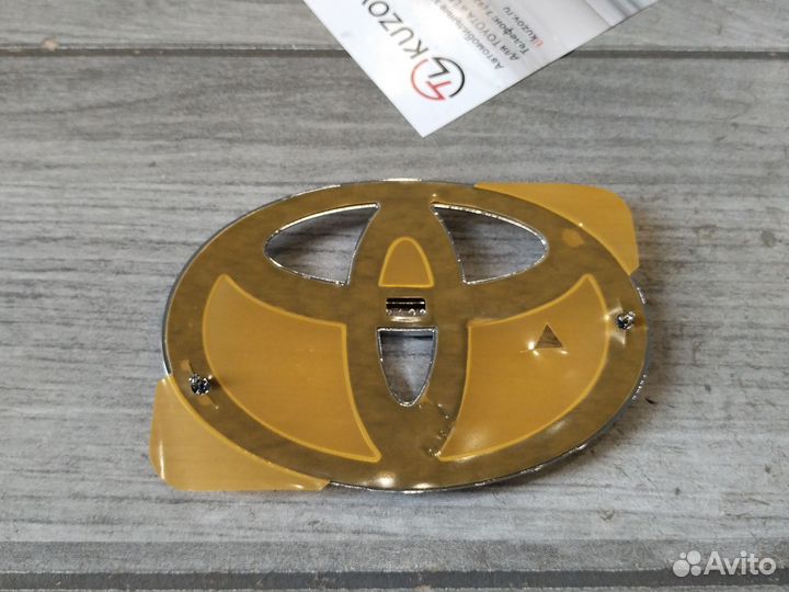 Эмблема багажника Тойота Хайлендер Оригинал NEW