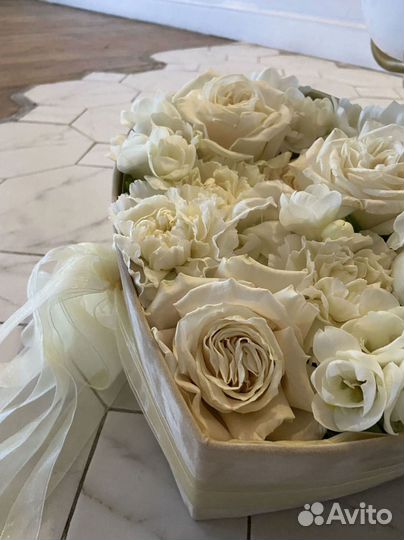 Розы в коробке - отличный подарок на День рождения