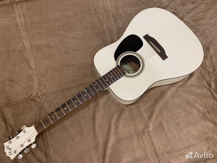 Акустическая гитара