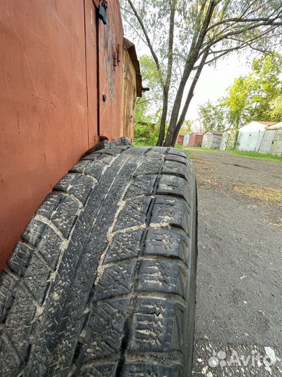 Triangle Snow-LL01 215/60 R16