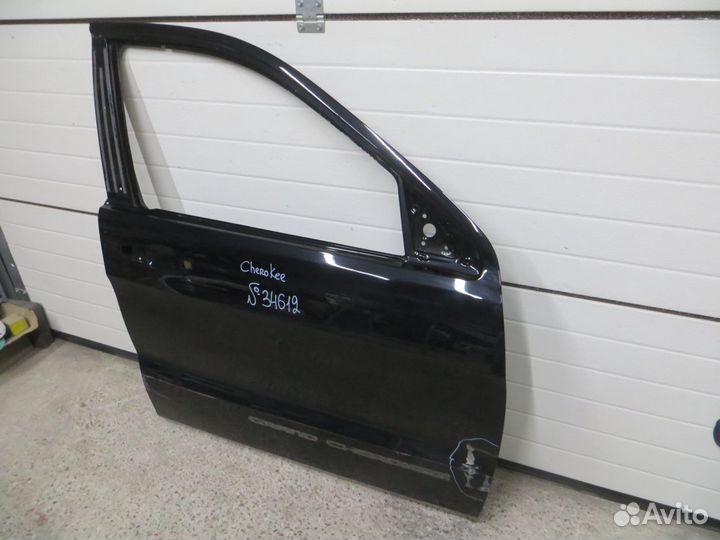 Jeep Grand Cherokee (WK2) c 2010) Дверь передняя п