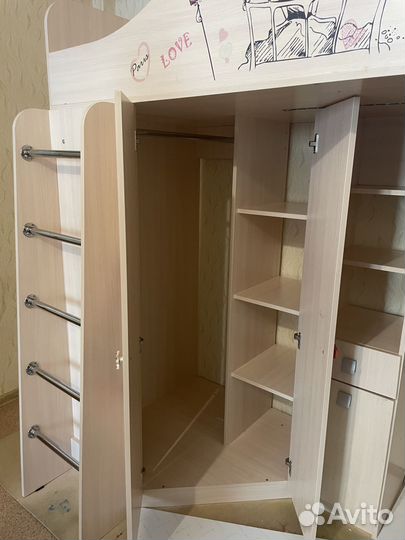 Детская кровать чердак со столом и шкафом