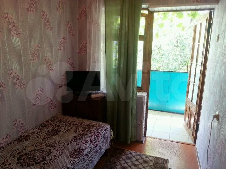 Комната 12 м² в 4-к., 2/2 эт.