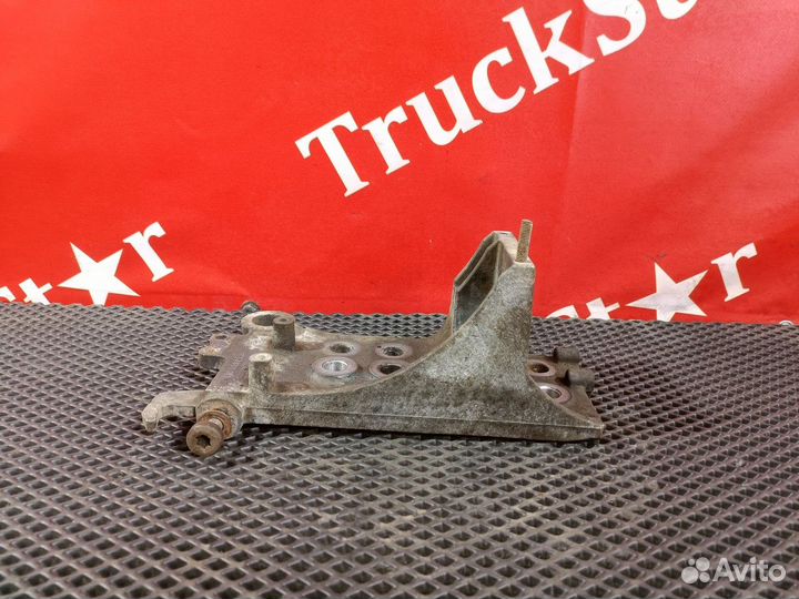 Кронштейн бампера правый Daf XF105