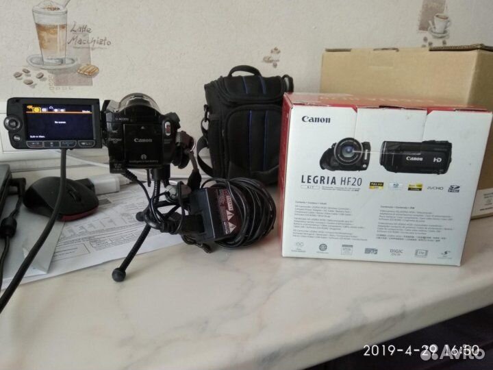 Видеокамера Canon legria HF20