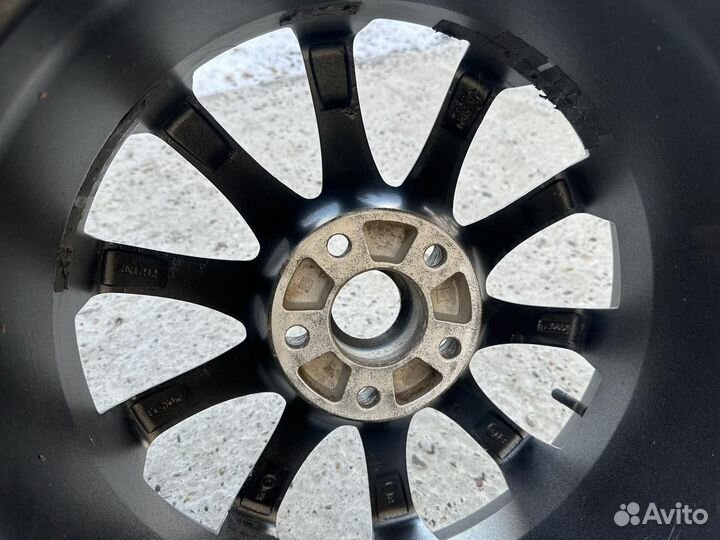 Продам комплект литых дисков R17