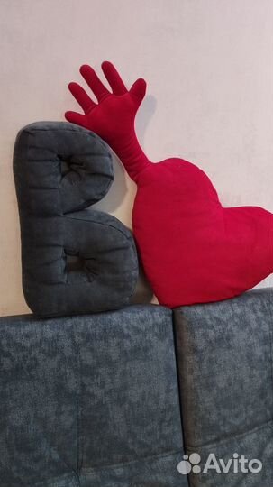 Интерьерная подушка Буква В