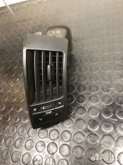 Дефлектор воздушный правый Toyota Land Cruiser 200