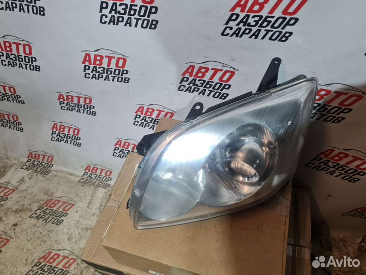 Фара левая Toyota Avensis