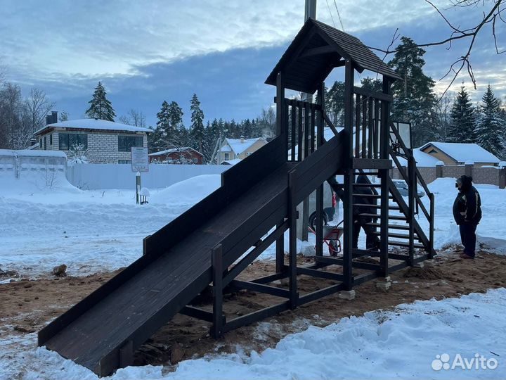 Зимняя горка, деревянная горка