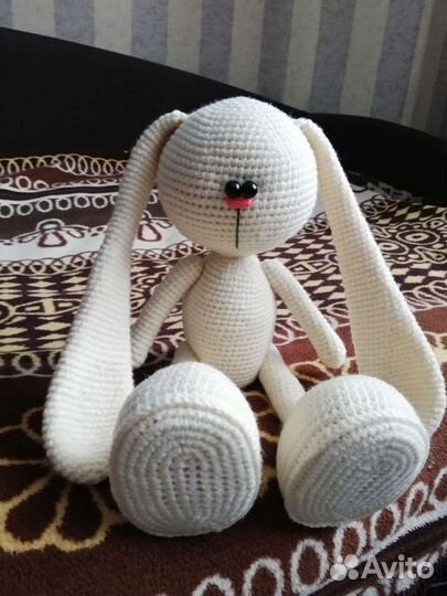 Игрушка. Вязаная зая