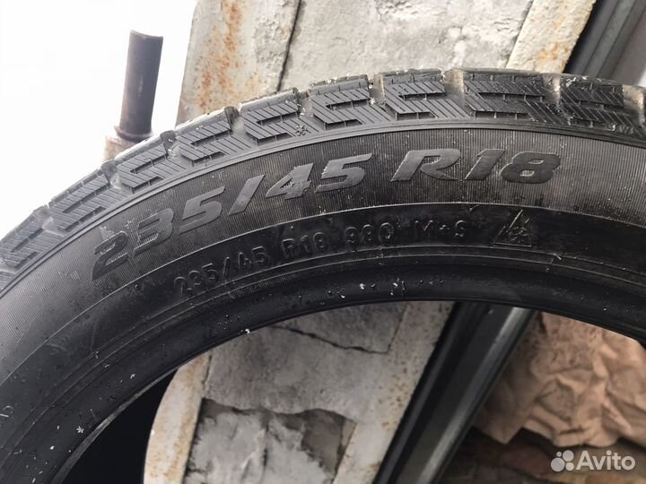 Pirelli Winter Studdable Plus 235/45 R18