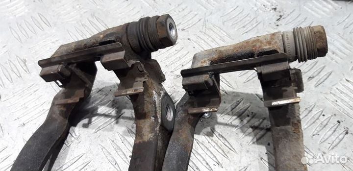 Скоба переднего суппорта Chevrolet Cruze J300