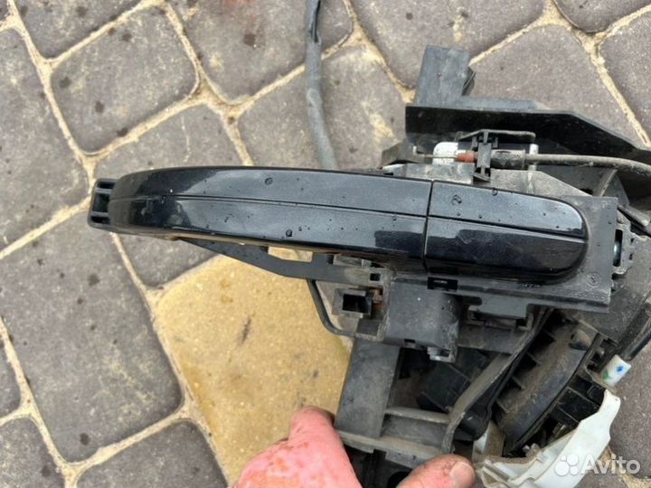 Ручка двери внешняя задняя левая Ford Focus седан