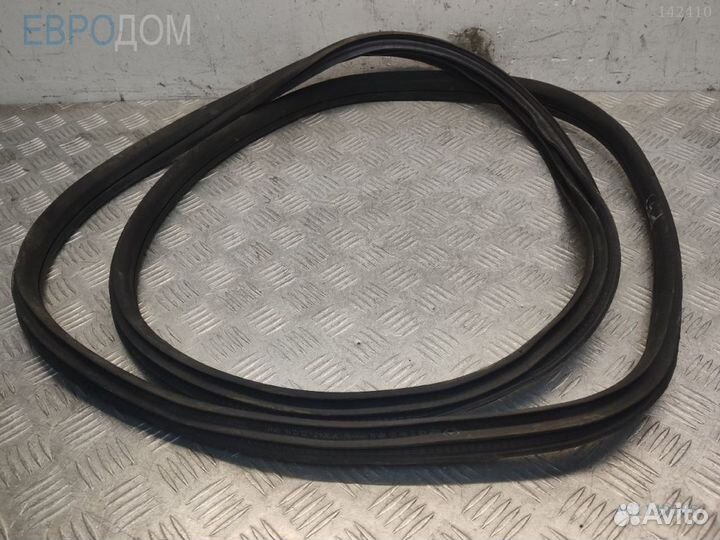 Уплотнитель двери левый на mercedes W205 s1140586