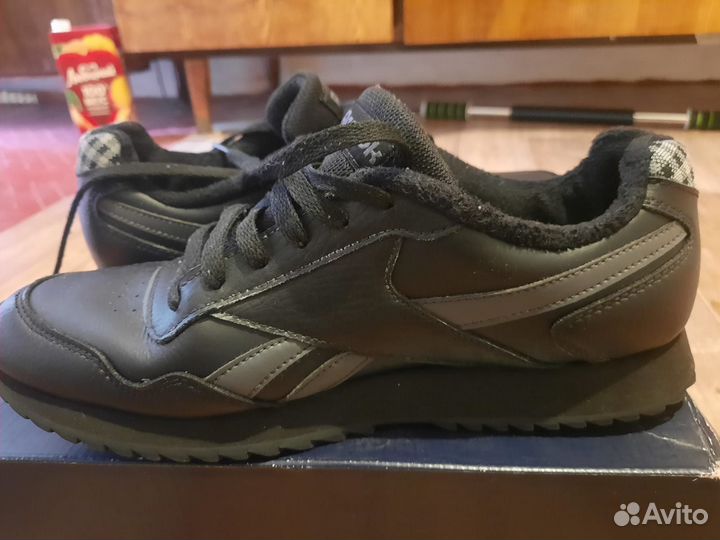 Продам мужские демисезонные кросовки Reebok