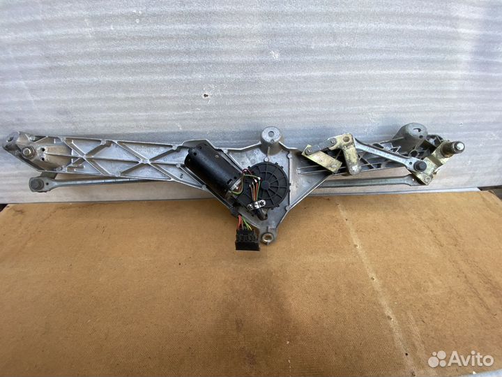 Трапеция стеклоочистителя на Mersedes-Benz W220