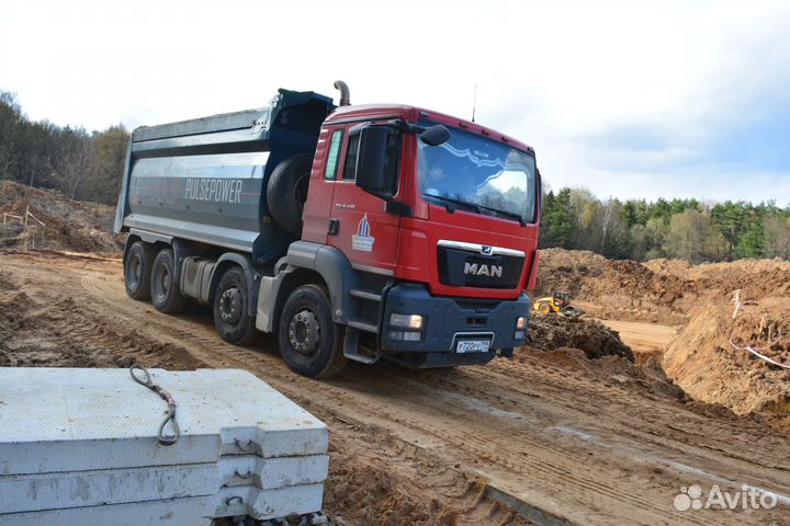 Водитель самосвала