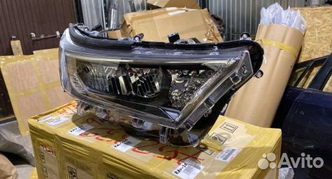 Фара передняя правая Toyota RAV4 50 оригинал
