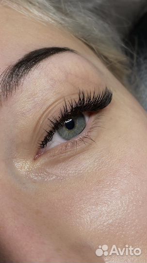 Модель на наращивание ресниц