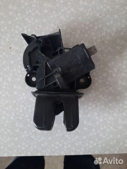 Замок багажника passat b6