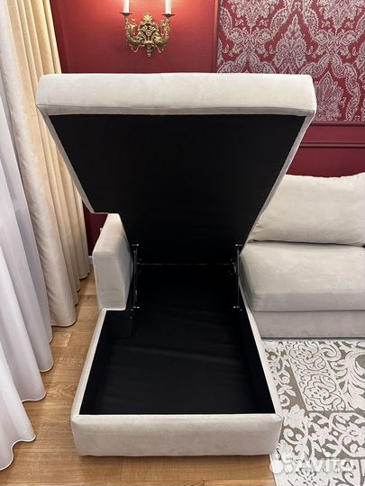 Угловой диван с атоманкой и креслом