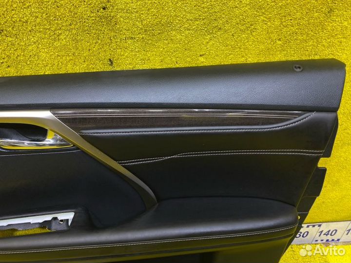 Обшивка дверей передняя правая Lexus