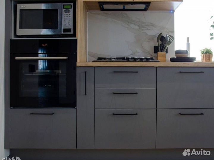 Кухня в потолок на заказ