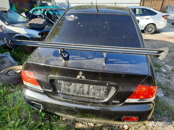 Спойлер универсальный на крышку багажника