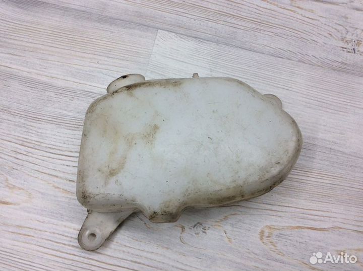 Бачок омывателя заднего стекла задний Mitsubishi