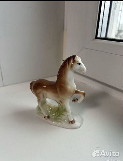 Статуэтка лошадки
