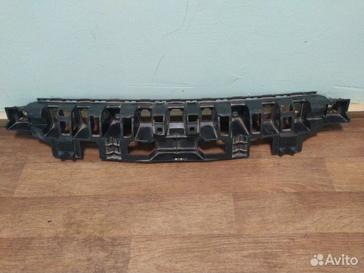 Кронштейн заднего бампера центральный Mercedes