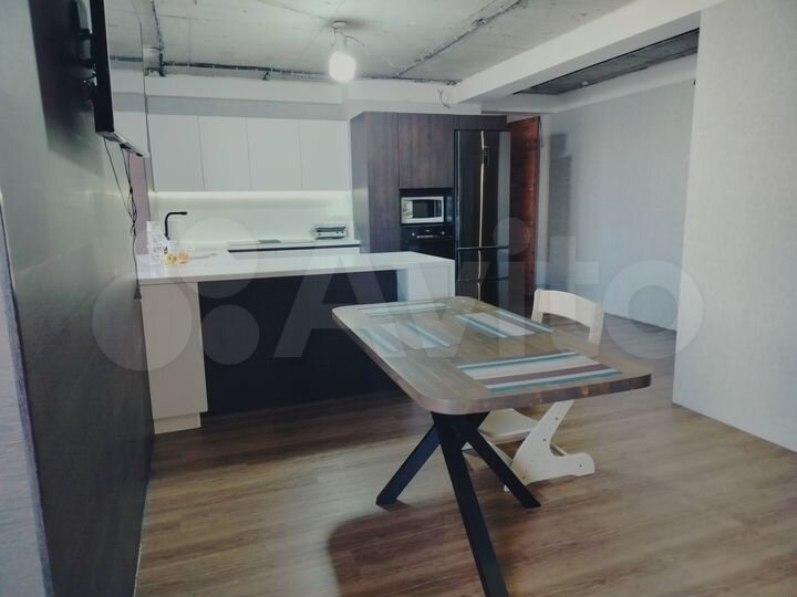 3-к. квартира, 140 м², 3/17 эт.