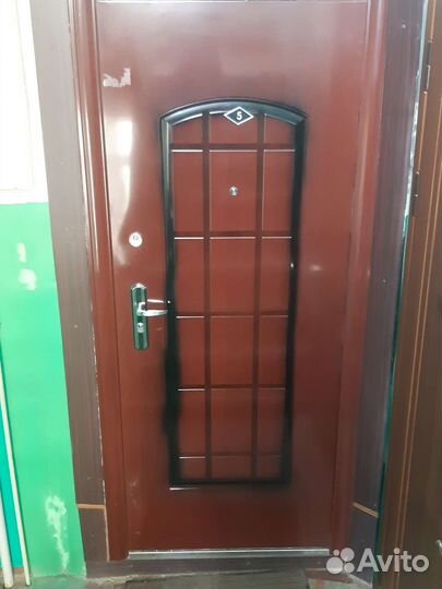 Дверь входная, металлическая,б/у