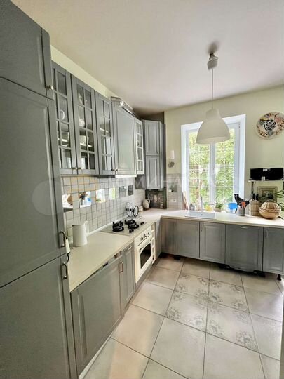 4-к. квартира, 102 м², 2/4 эт.