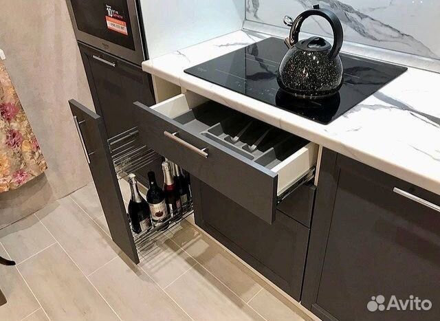 Прямая черная кухня