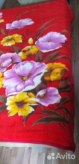 Пледы и покрывало