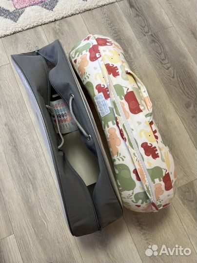 Анатомическая подушка для кормления