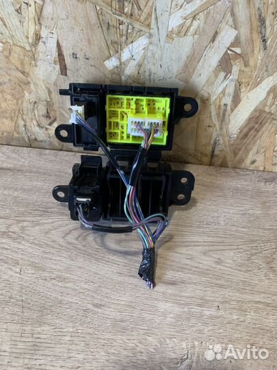 Блок управления зеркал Nissan Juke F15