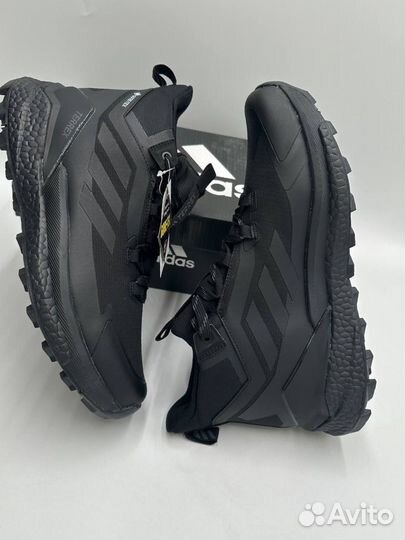 Зимние кроссовки adidas