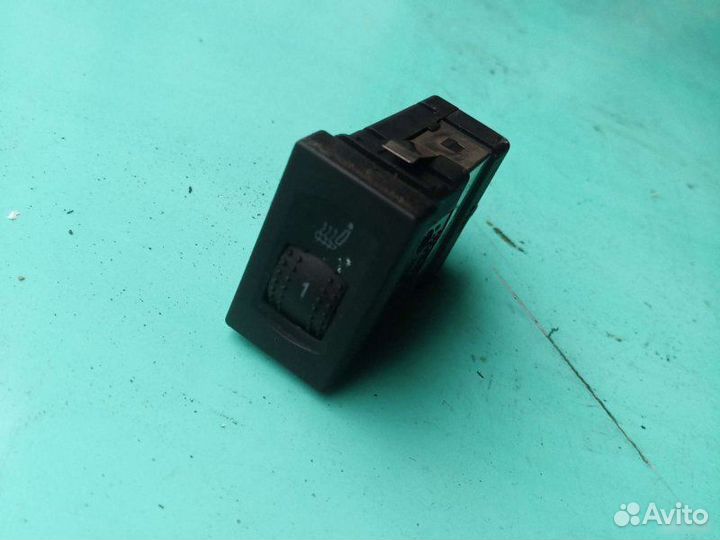 Кнопка подогрева сидений Volkswagen Passat B5