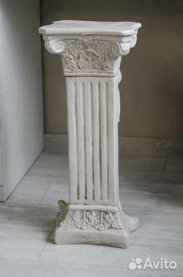 Колонна статуя