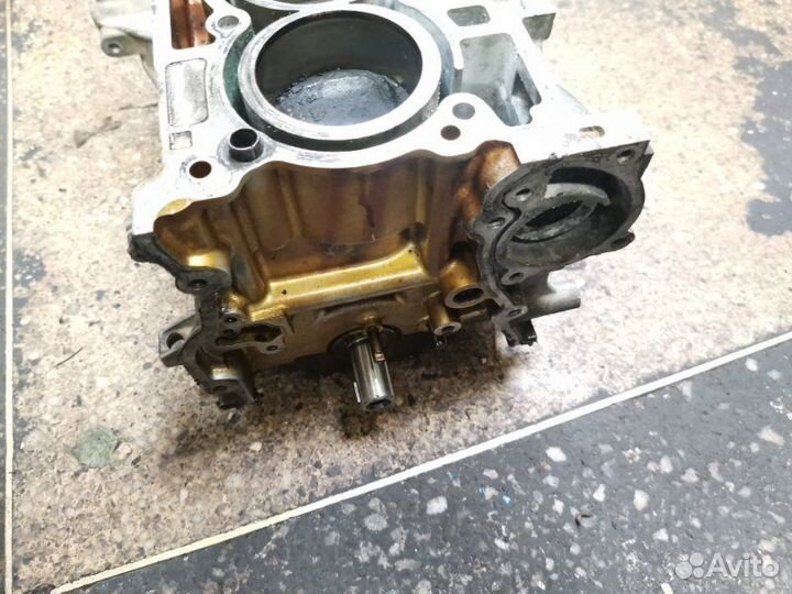 Блок цилиндров. Nissan Note E11 HR15DE