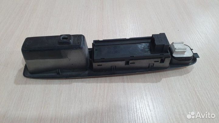 Блок управления стеклоподъемниками передний левый