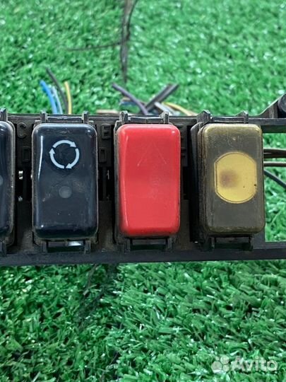 Кнопка Mercedes-Benz W124 рестайлинг 2.2