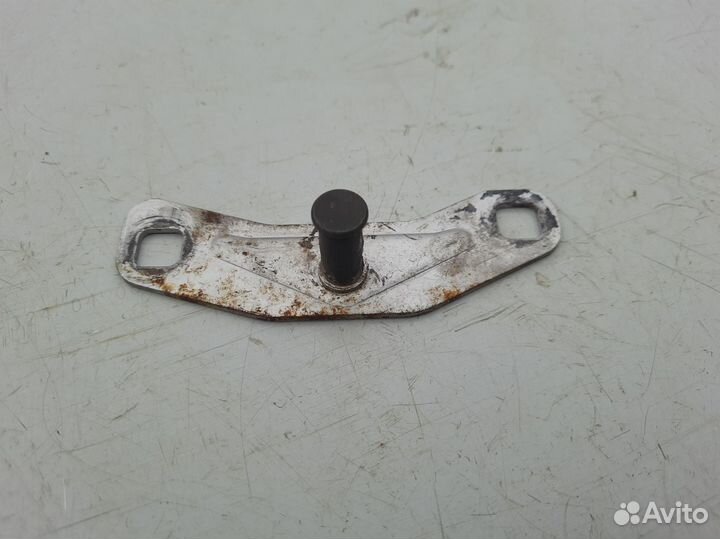 Ответная часть замка багажника Audi A6 C5