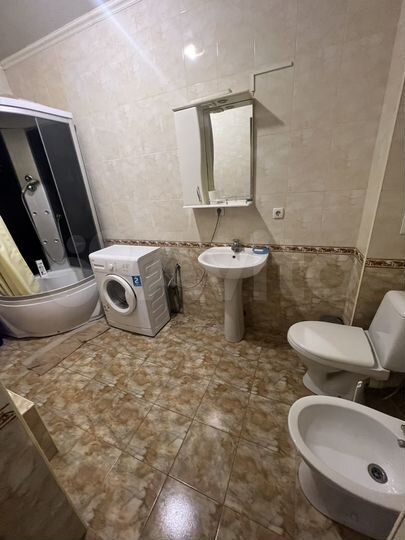 2-к. квартира, 70 м², 4/4 эт.